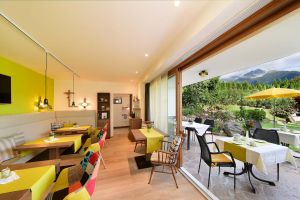 Gemütlicher Aufenthaltsraum wo wir Ihnen das Frühstück servieren.
Bei angenehmen Temperaturen können Sie Garten Frühstücken