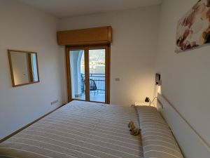 Schlafzimmer im UG mit Seeblick