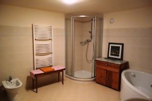 Bad mit allem was die Reinlichkeit begehrt