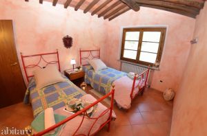 Bild 10: Villa Milena mit Swimmingpool und eingezäunten Garten in der Toskana