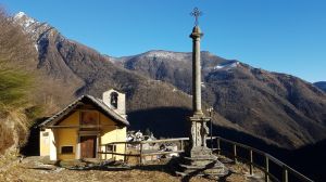 Die Kapelle "Oratorio del Sasso" enthält wertvolle Fresken und wurde vom hl. Carlo Borromeo 1574 aufgesucht.