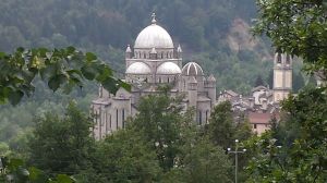 4 km abwärts von Malesco kommt man nach dem Wallfahrtsort Re, dessen Basilika von außen und innen sehr imposant ist