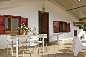 Essplatz auf der Terrasse