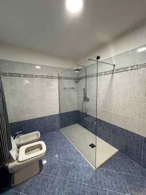 Bild 5: Ferienwohnung Valentina mit eingezäunte Terrasse am Ledrosee