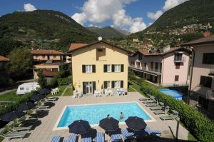 Bild 1: Lakeside Holiday Resort Anlage mit Pool fuer 6 Personen